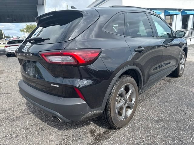 Certified 2025 Ford Escape ST-Line Select AWD/4WD image 4