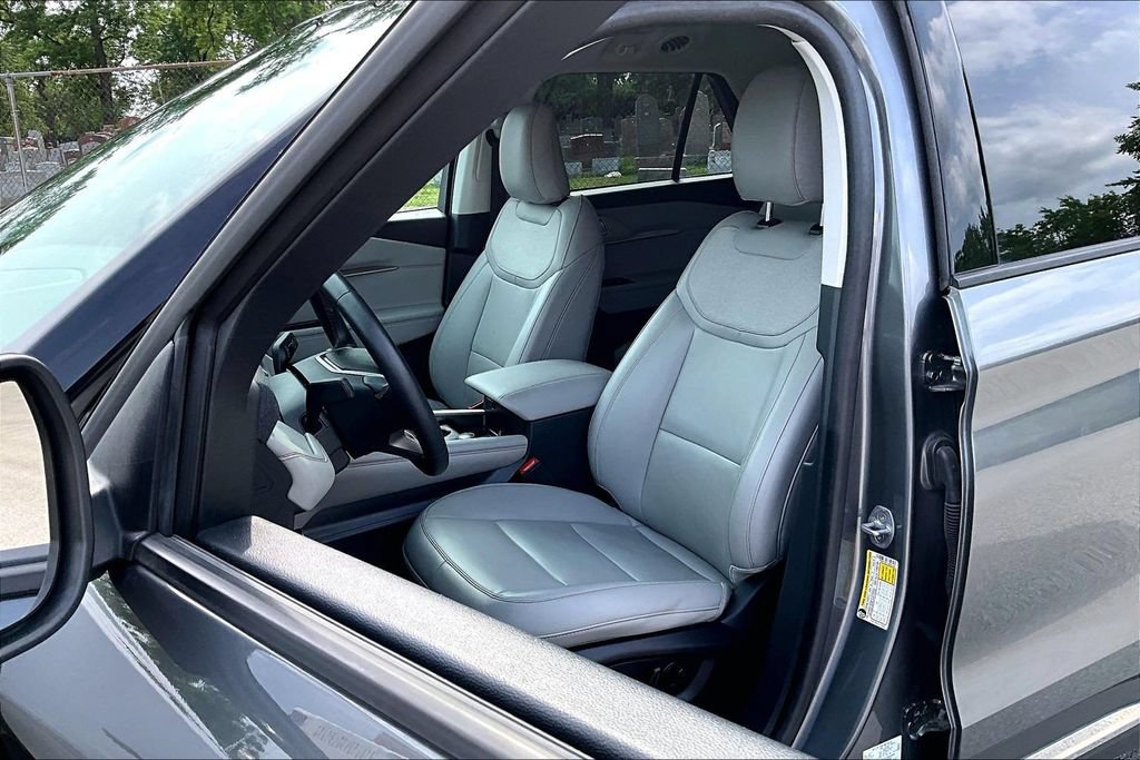 Certified 2025 Ford Explorer Active w/ Active Comfort Package RWD image 23