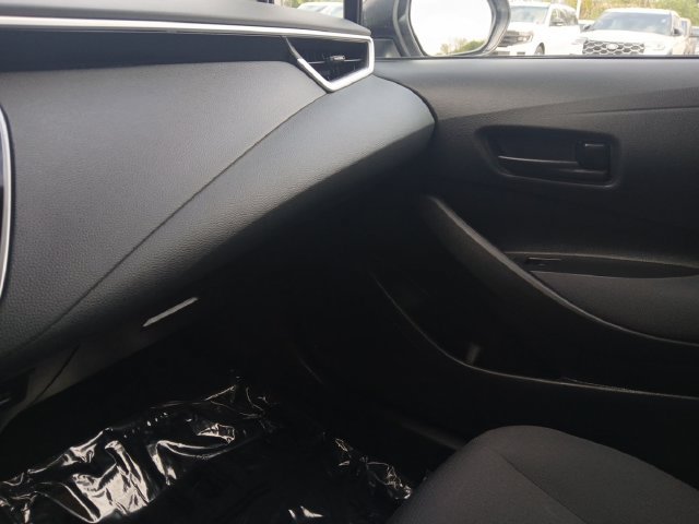 Used 2025 Toyota Corolla LE FWD image 12