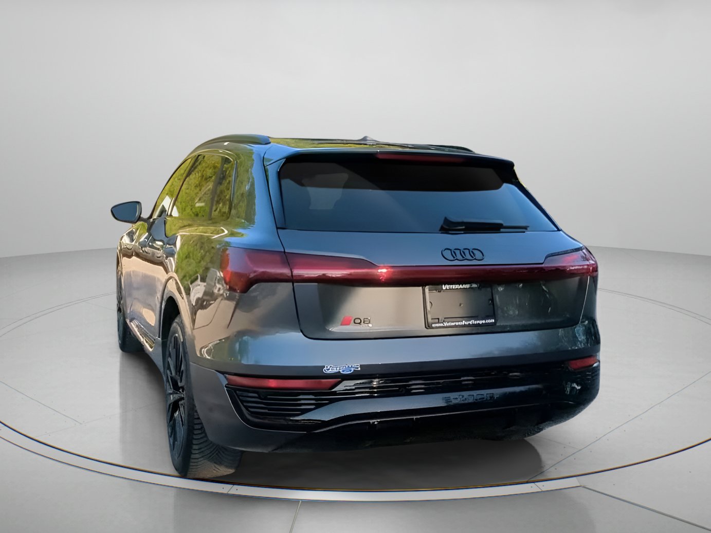 Used 2024 Audi Q8 e-tron Prestige AWD/4WD image 22