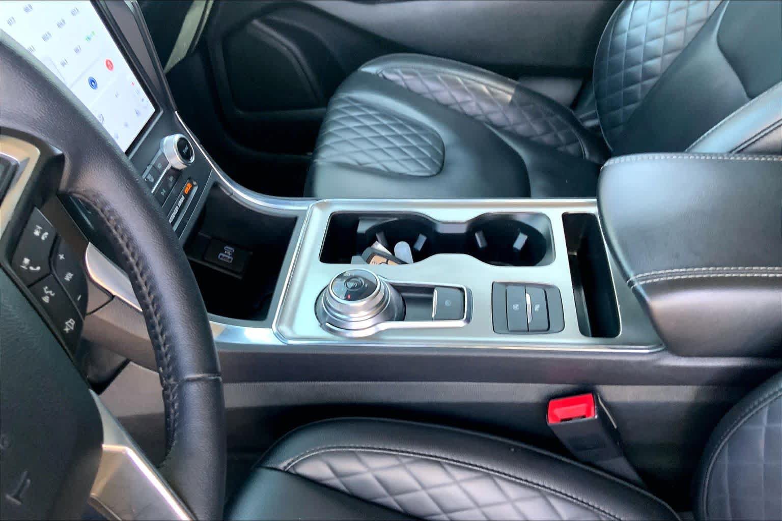 Certified 2024 Ford Edge Titanium AWD/4WD image 17