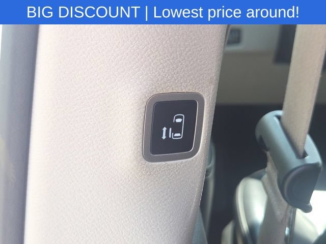 Used 2023 Chrysler Pacifica Touring-L FWD image 24