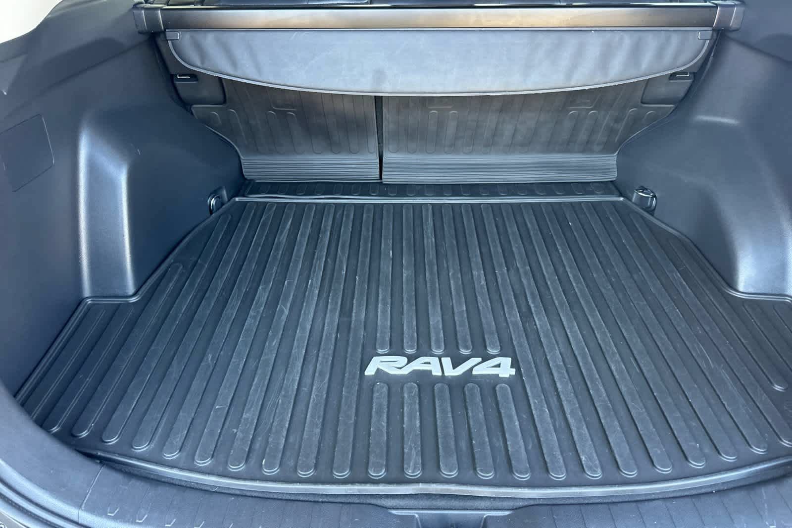 Used 2023 Toyota RAV4 XLE Premium FWD image 15