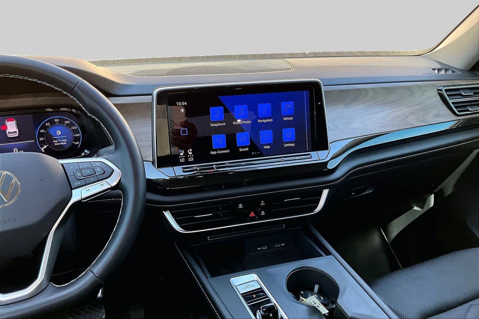 Used 2025 Volkswagen Atlas SE FWD image 9