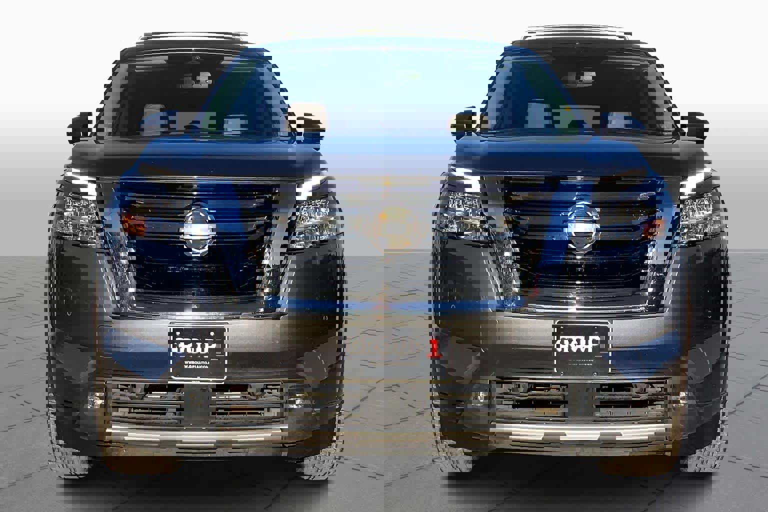 Used 2022 Nissan Pathfinder Platinum w/ Cargo Package image 6