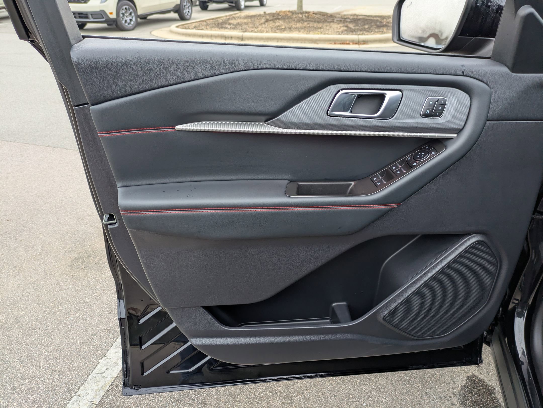 Certified 2025 Ford Explorer ST-Line w/ Premium Package image 15