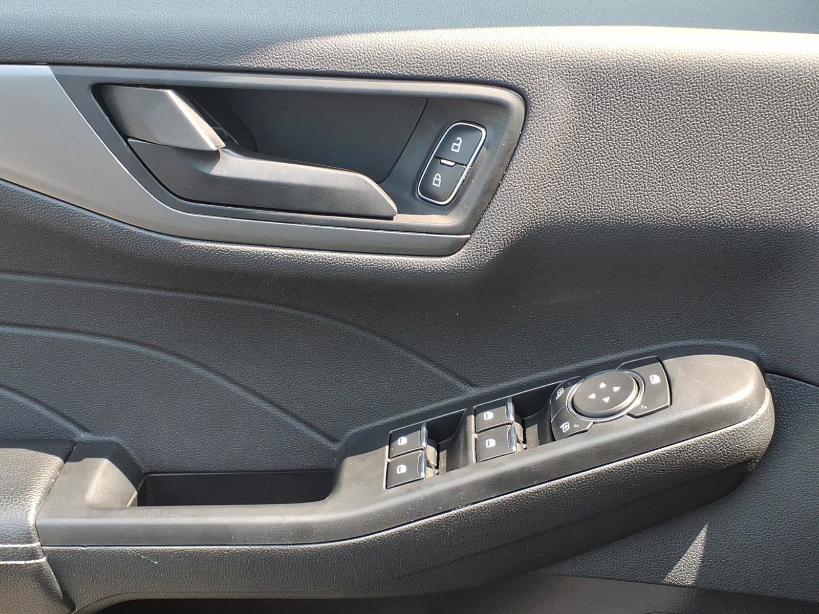Certified 2023 Ford Escape Active AWD/4WD image 18