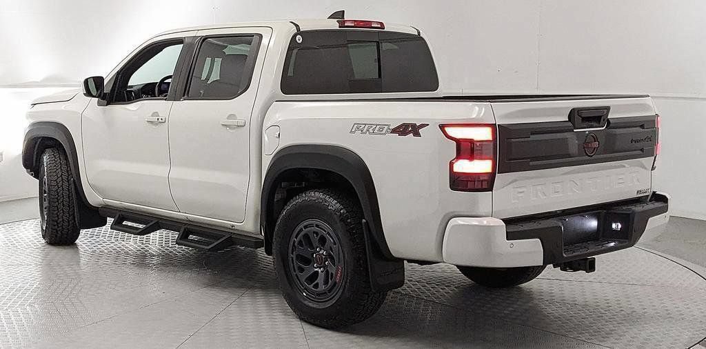 Used 2025 Nissan Frontier PRO-4X AWD/4WD image 4