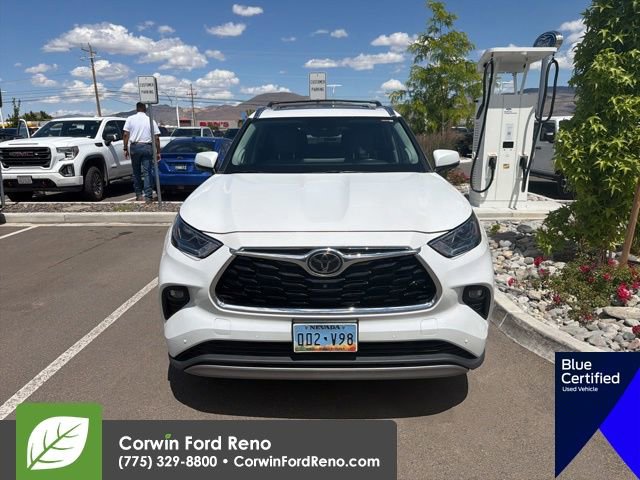 Used 2023 Toyota Highlander Platinum AWD/4WD image 2