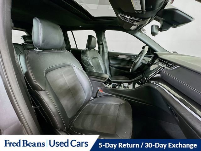 Used 2023 Jeep Grand Cherokee Altitude image 32
