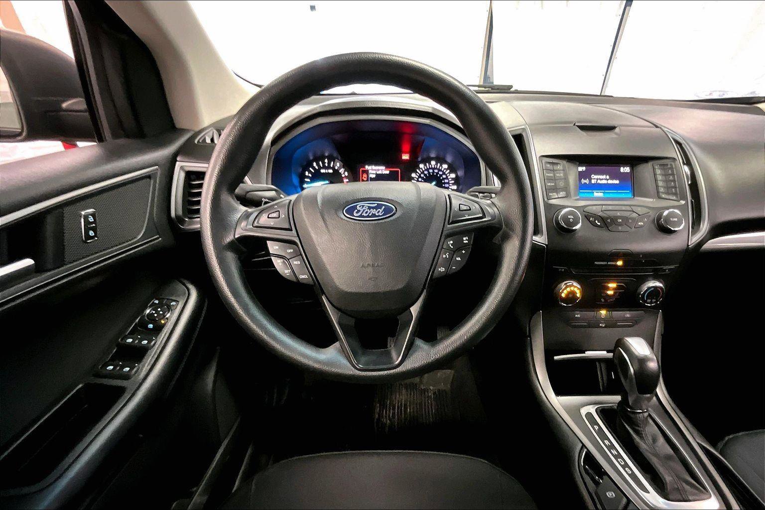 Certified 2018 Ford Edge SE image 5