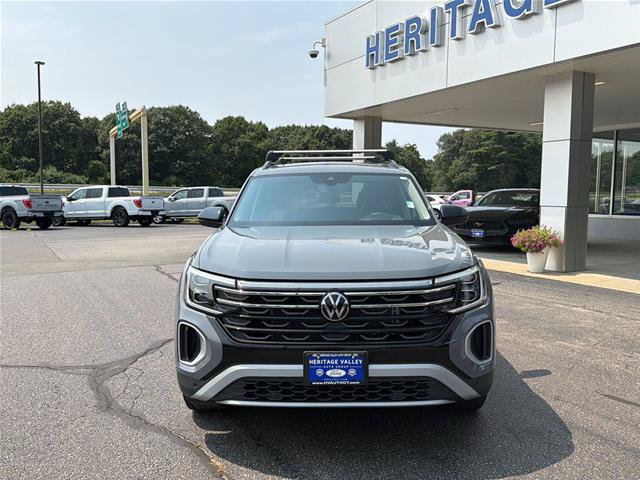 Used 2024 Volkswagen Atlas Peak Edition SEL AWD/4WD image 2