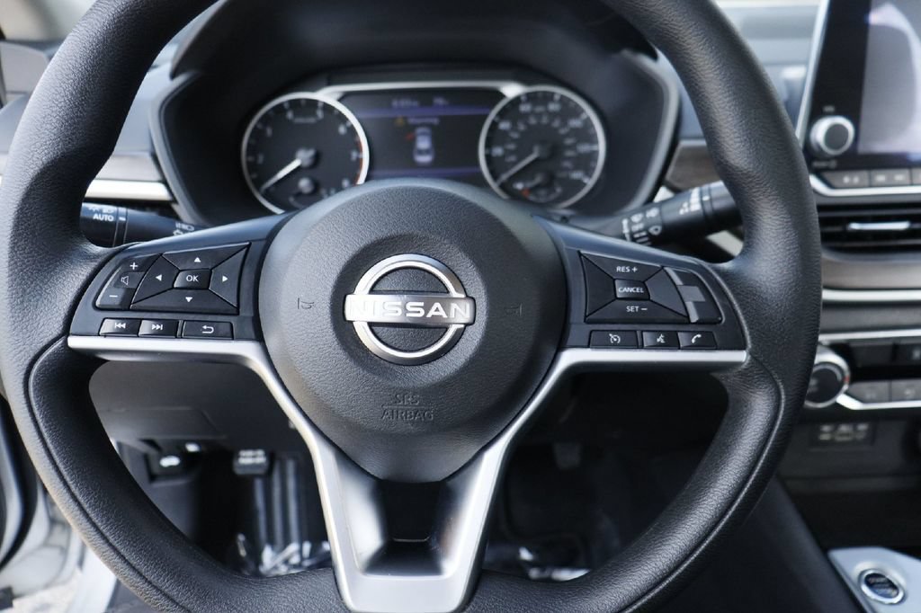 Used 2024 Nissan Altima 2.5 SV FWD image 6