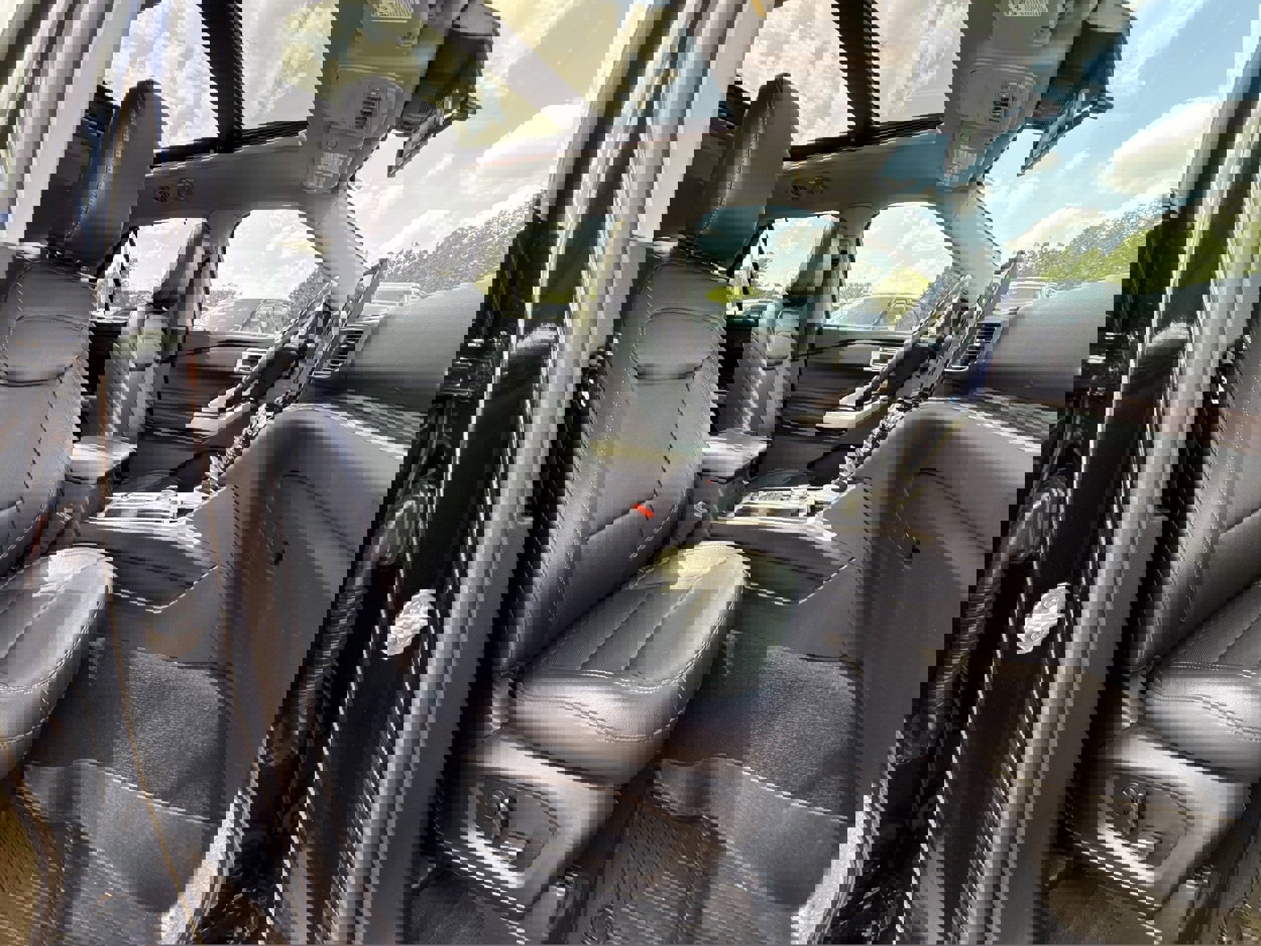 Certified 2023 Ford Explorer Limited w/ Limited Technology Package image 11