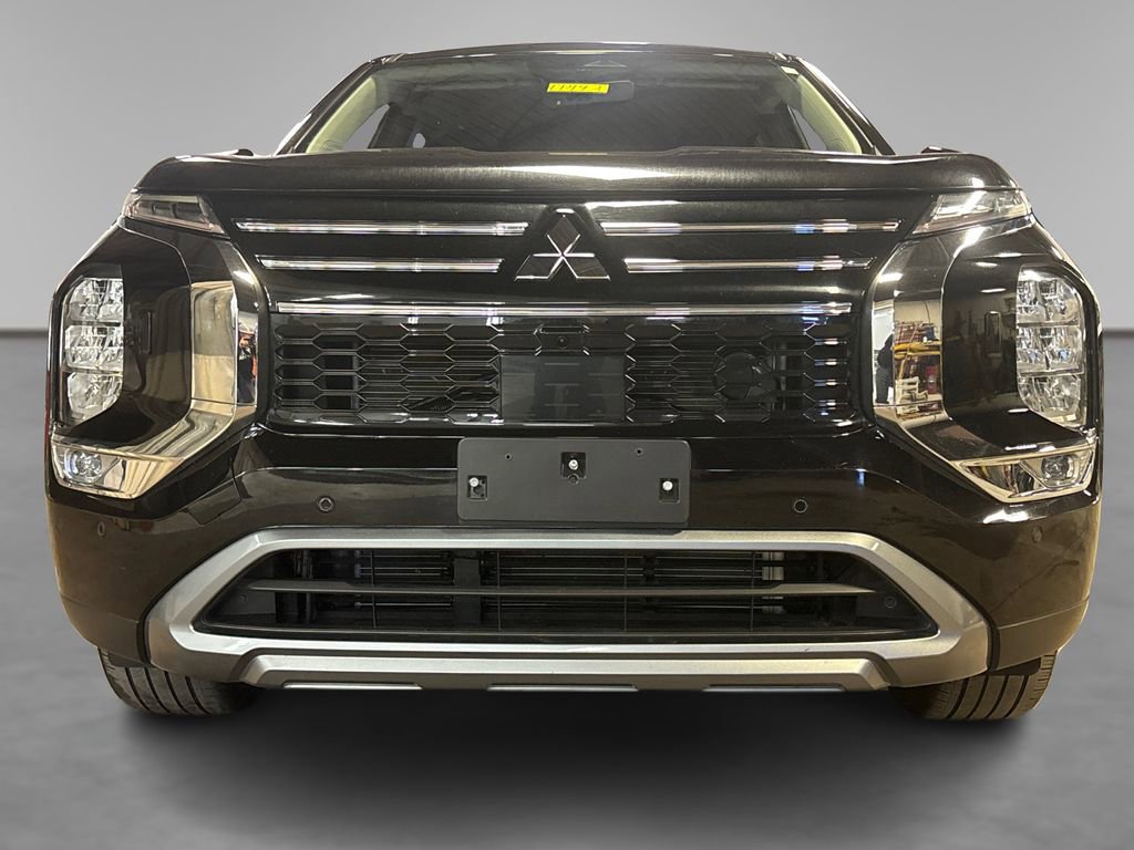 Used 2025 Mitsubishi Outlander SE image 11