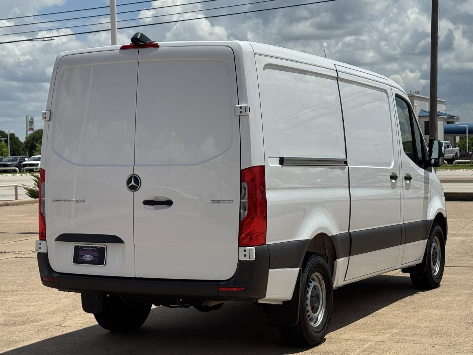 Used 2025 Mercedes-Benz Sprinter 2500 image 4