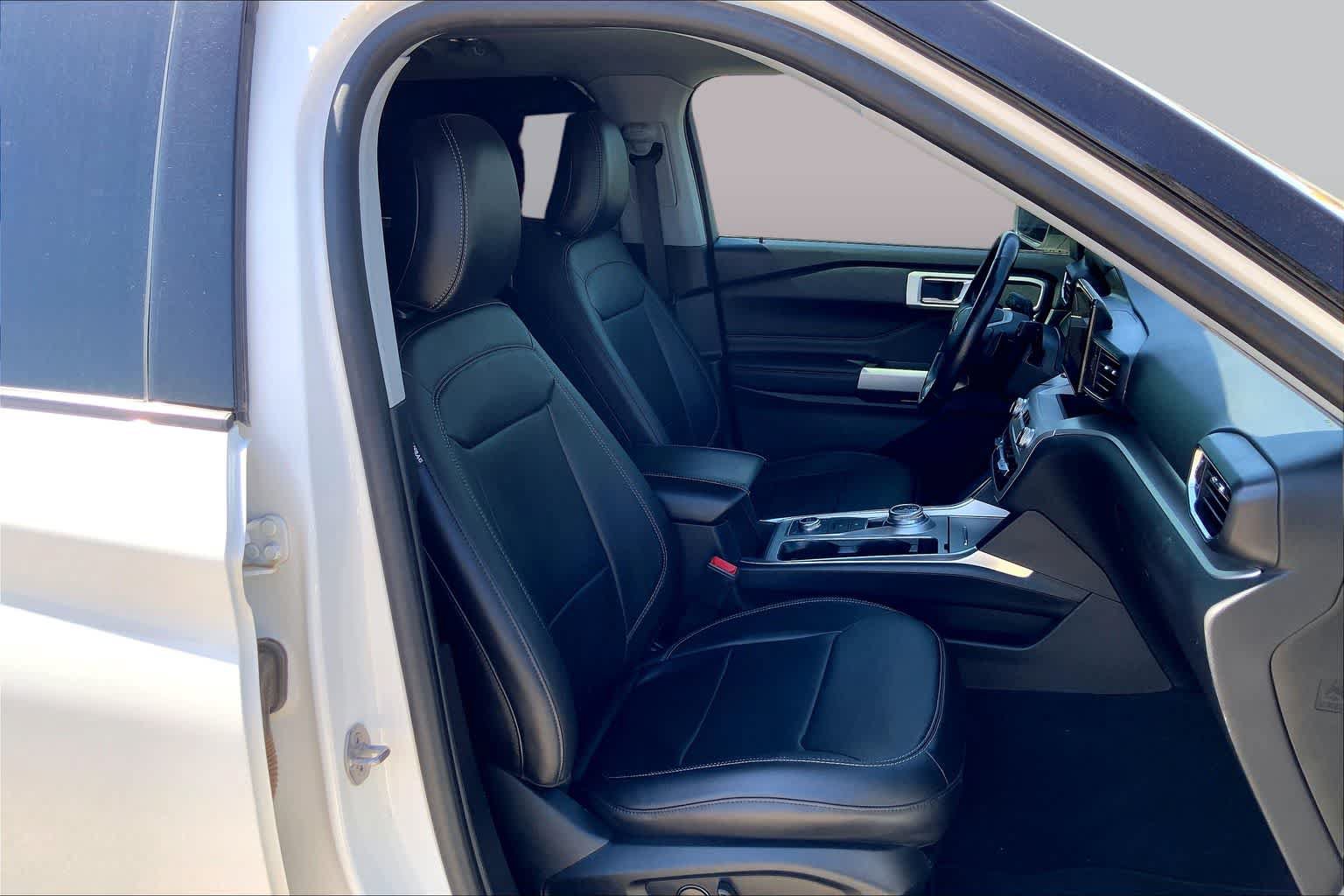 Certified 2021 Ford Explorer XLT w/ Equipment Group 202A AWD/4WD image 9