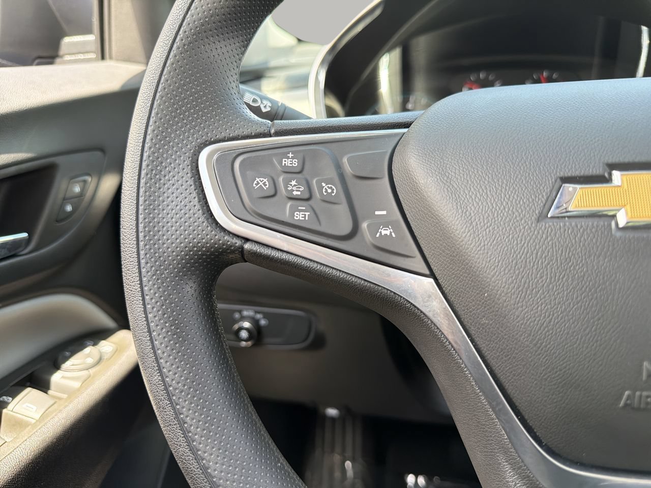 Used 2023 Chevrolet Equinox LS w/ Driver Confidence II Package FWD image 24