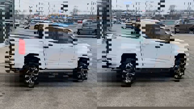 Used 2022 Chevrolet Colorado Z71 image 2