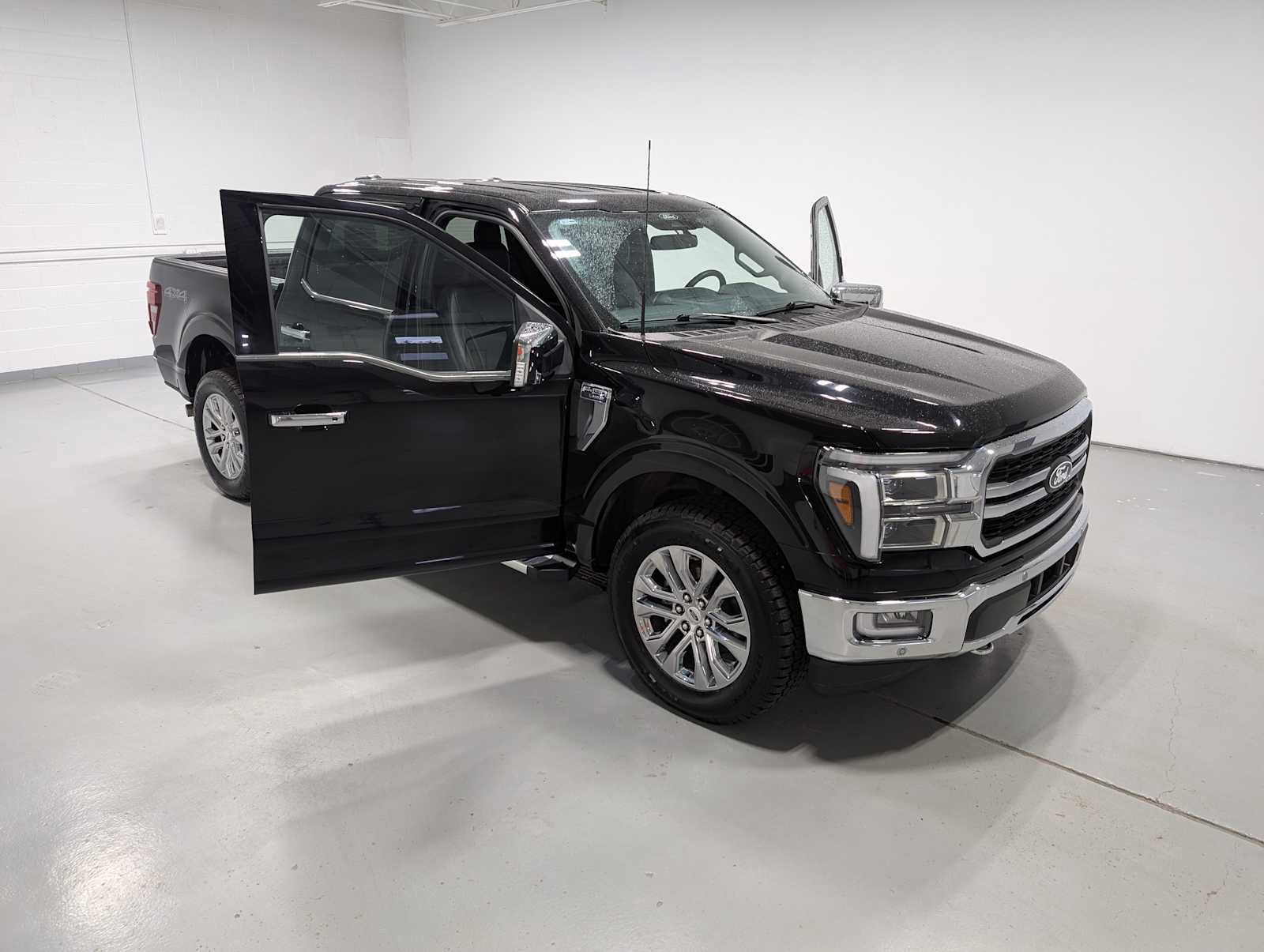 Certified 2024 Ford F150 Lariat w/ Tow/Haul Package AWD/4WD image 17