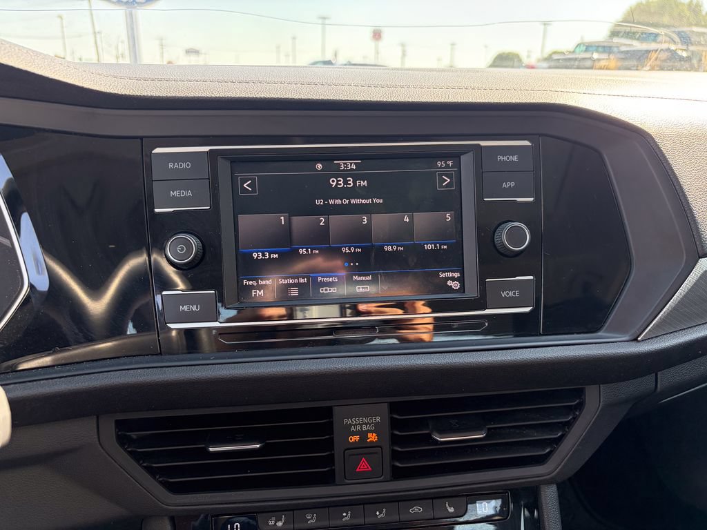 Used 2020 Volkswagen Jetta SE w/ SE Cold Weather Package FWD image 17