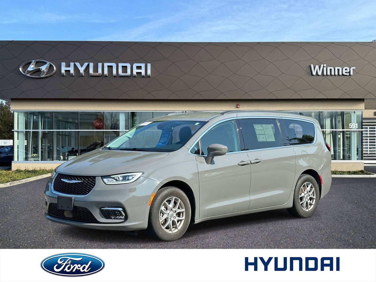 Used 2021 Chrysler Pacifica Touring w/ Cold Weather Group FWD video 1