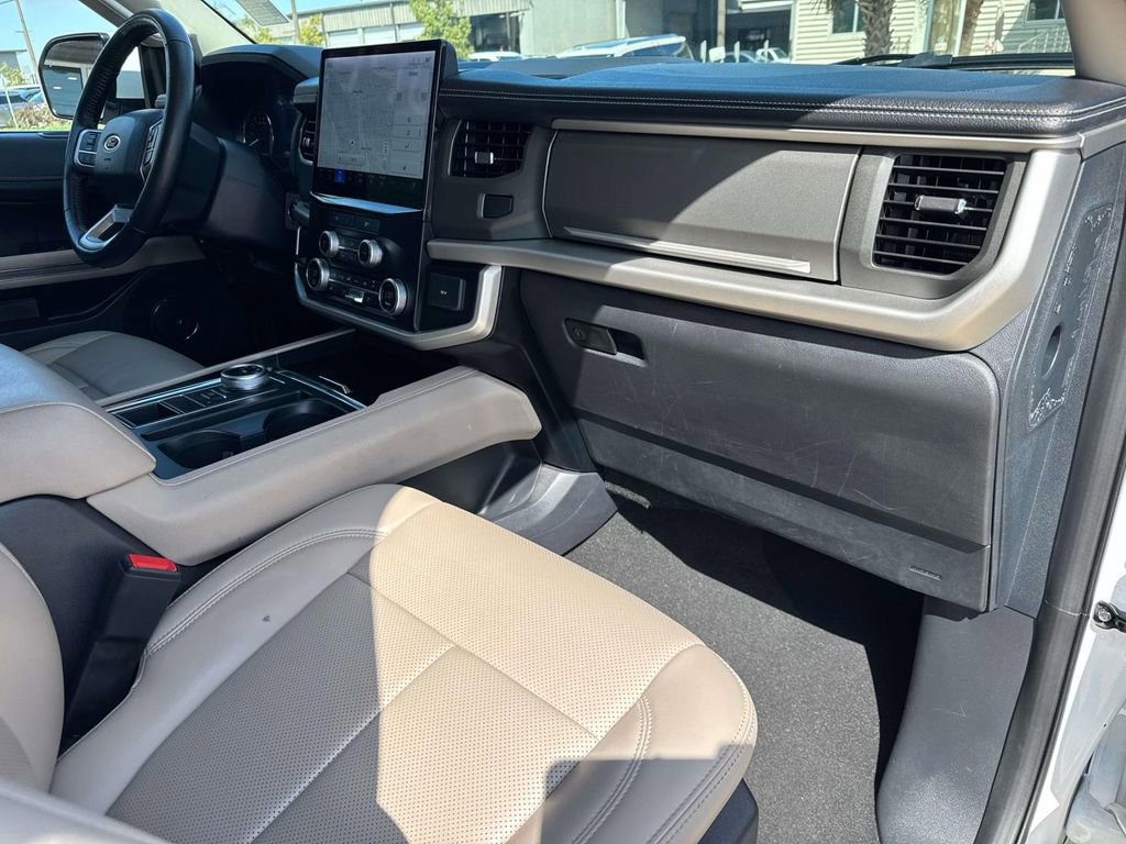 Certified 2024 Ford Expedition Max XLT image 16