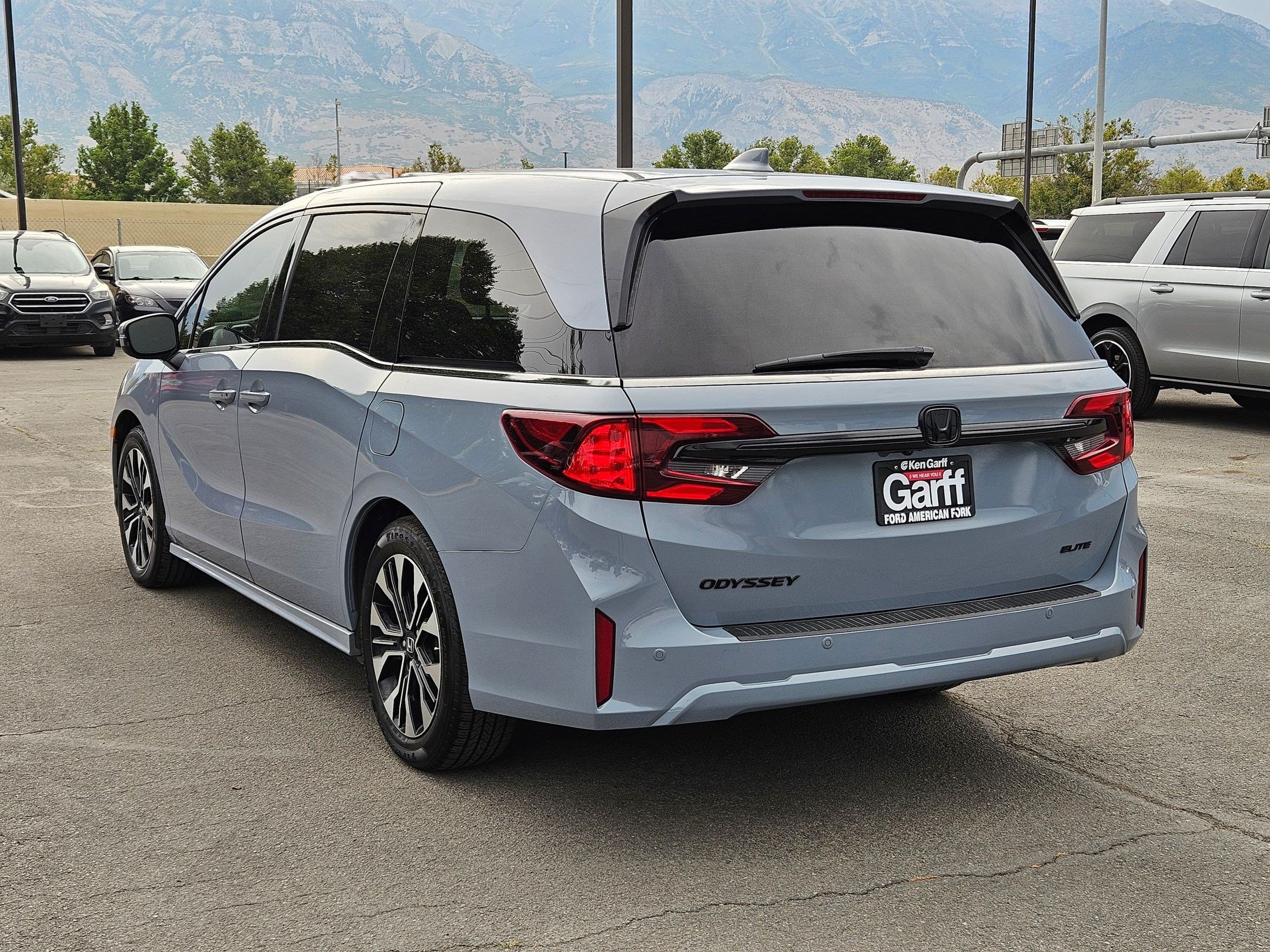 Used 2025 Honda Odyssey Elite image 8