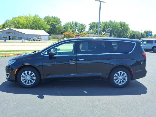 Used 2019 Chrysler Pacifica Touring Plus w/ Advanced Safetytec Group FWD image 5