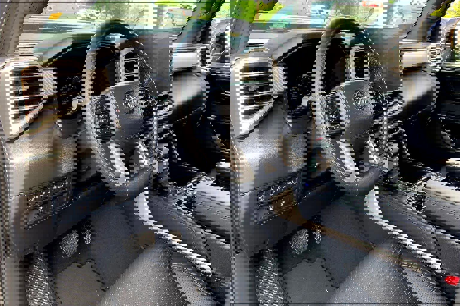 Used 2025 Toyota Tundra Limited w/ Power Package image 16