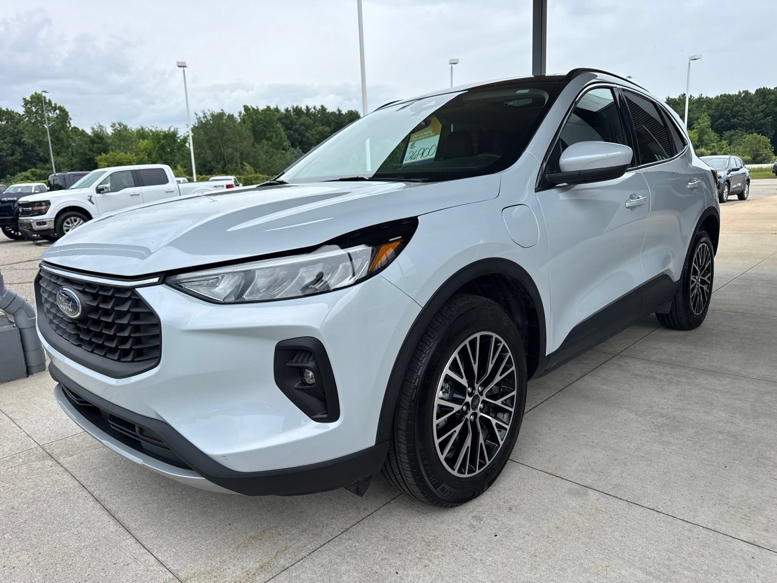 Certified 2025 Ford Escape SE FWD image 3