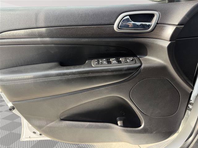 Used 2017 Jeep Grand Cherokee Altitude AWD/4WD image 14