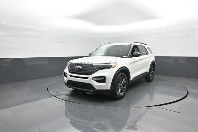 Certified 2024 Ford Explorer XLT w/ Equipment Group 202A AWD/4WD image 4