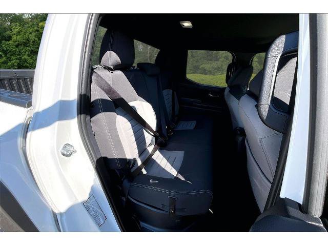 Used 2025 Toyota Tacoma TRD Off-Road AWD/4WD image 17