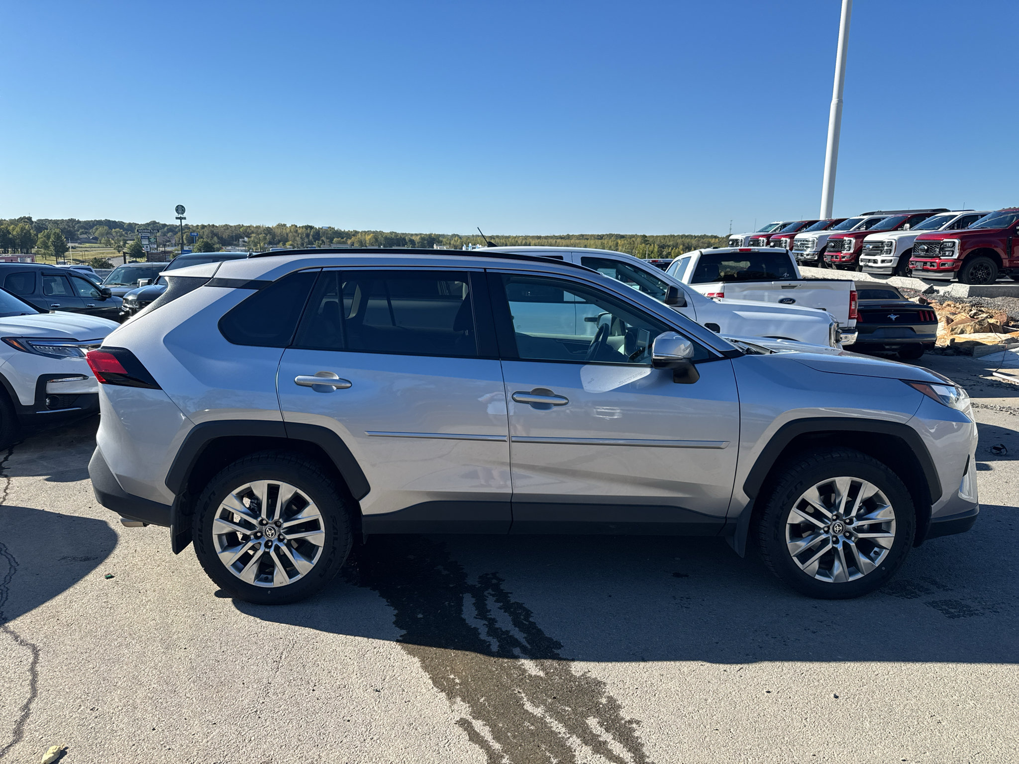 Used 2025 Toyota RAV4 XLE Premium w/ Weather Package AWD/4WD image 4
