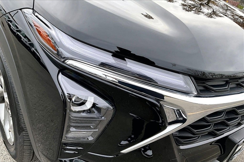 Used 2025 Chevrolet Trax LT image 27