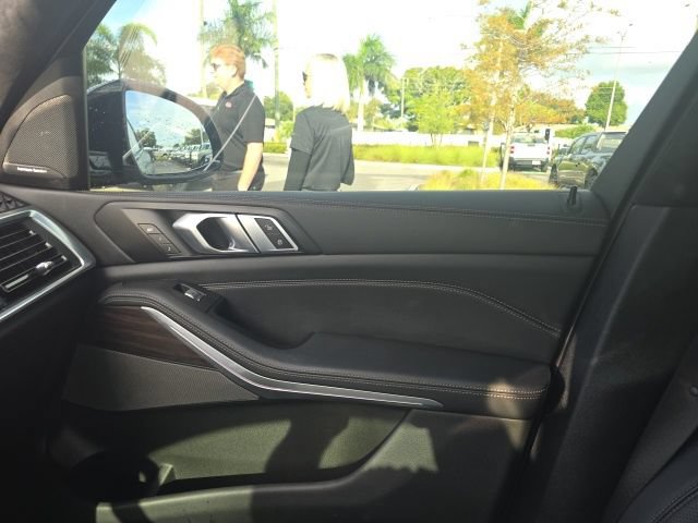 Used 2024 BMW X7 xDrive40i w/ M Sport Package AWD/4WD image 13