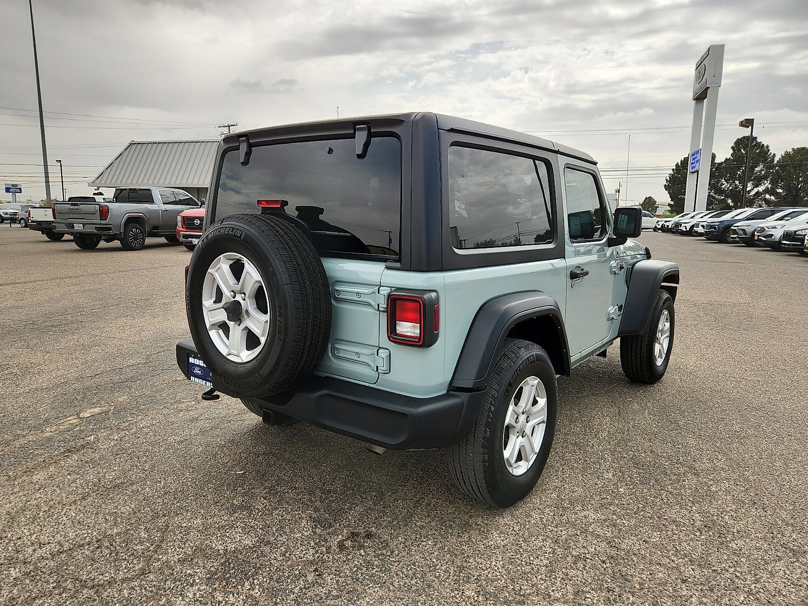 Used 2023 Jeep Wrangler Sport image 5