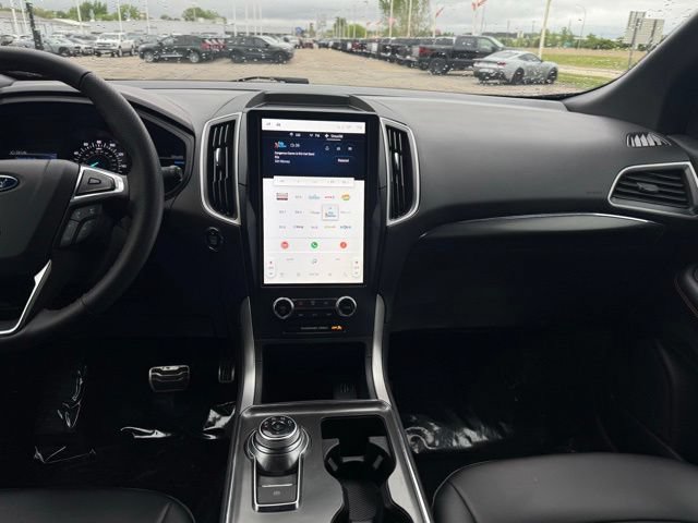 Certified 2024 Ford Edge ST-Line AWD/4WD image 2