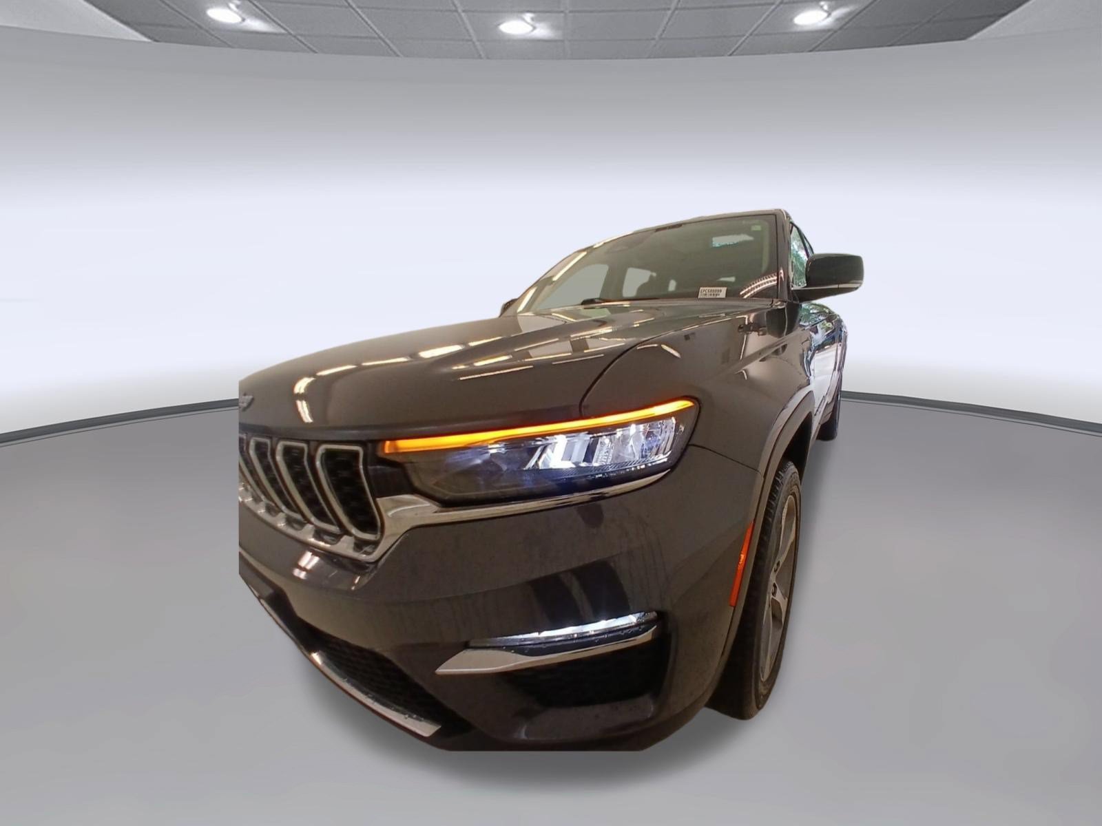 Used 2023 Jeep Grand Cherokee 4WD 4xe image 10