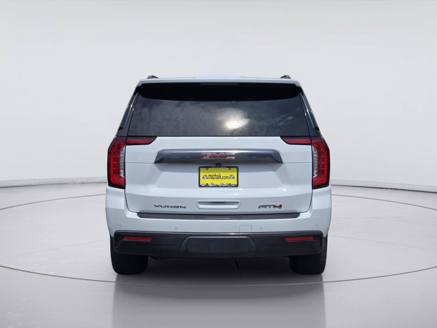 Used 2024 GMC Yukon AT4 w/ Technology Package AWD/4WD image 7