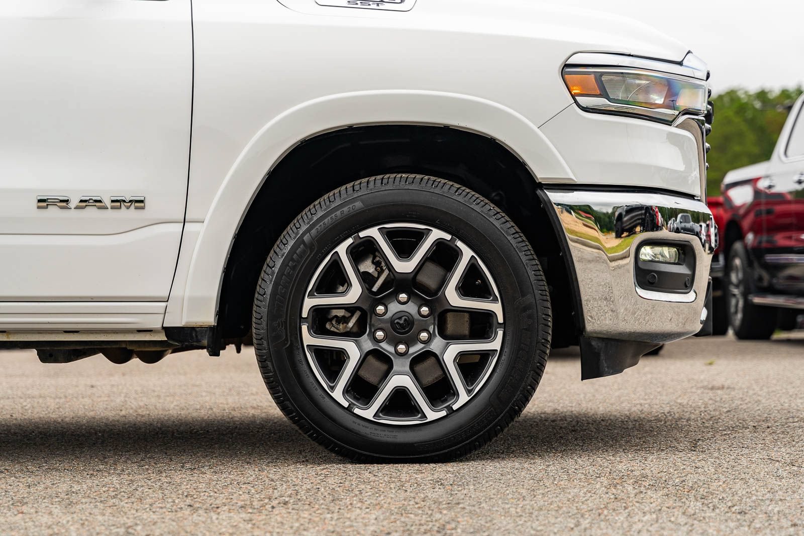 Used 2025 RAM 1500 Laramie AWD/4WD image 9