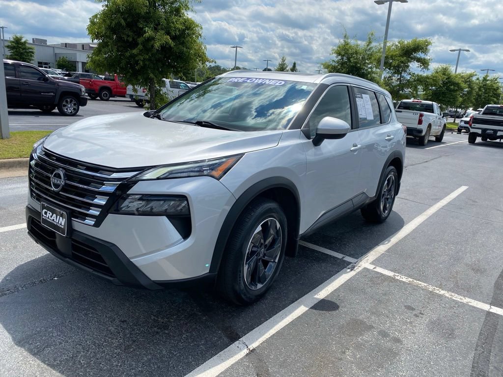 Used 2024 Nissan Rogue SV w/ SV Premium Package AWD/4WD image 3