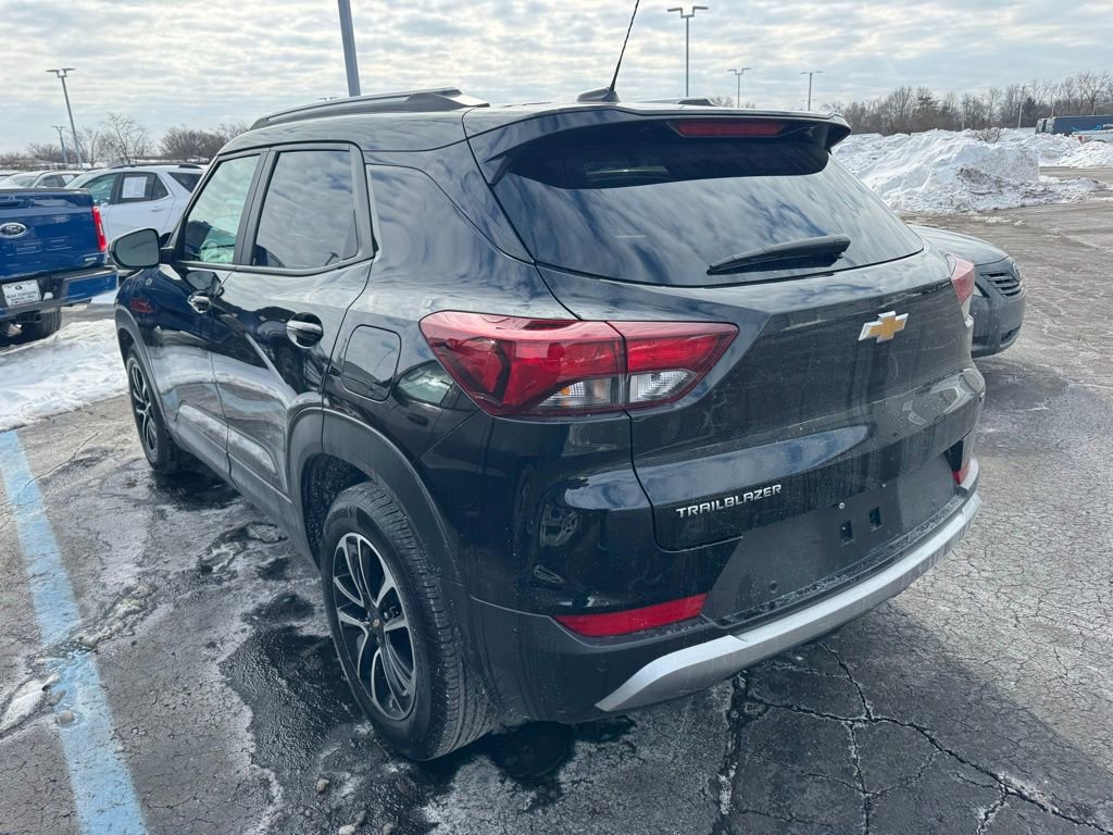 Used 2025 Chevrolet TrailBlazer LT w/ Convenience Package image 3