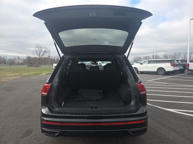 Used 2023 Volkswagen Tiguan SE R-Line AWD/4WD image 11