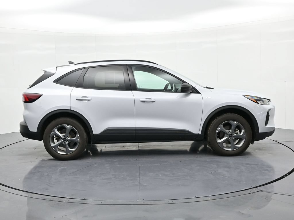 Certified 2025 Ford Escape ST-Line AWD/4WD image 5