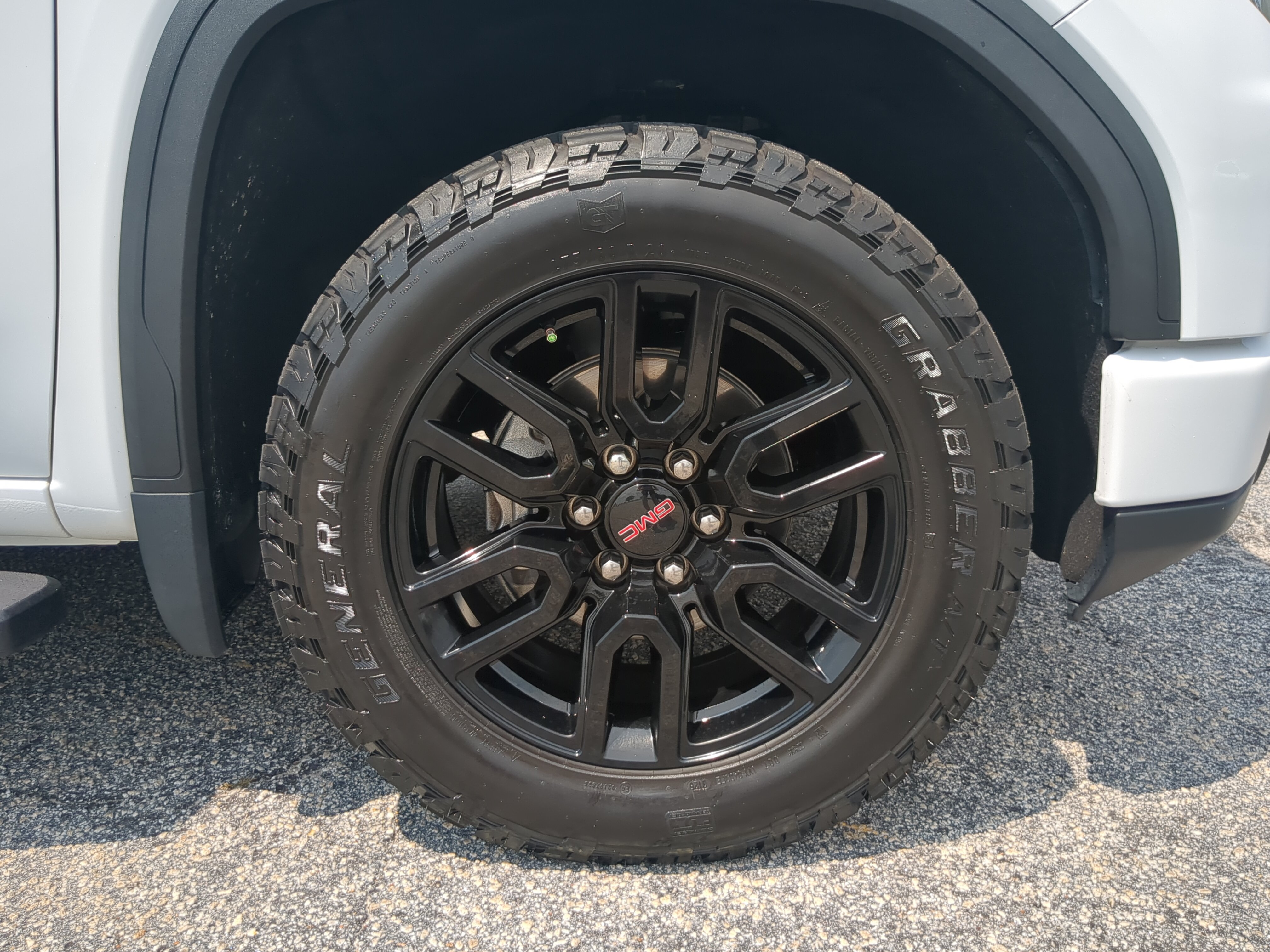 Used 2022 GMC Sierra 1500 Elevation w/ X31 Off-Road Package AWD/4WD image 9