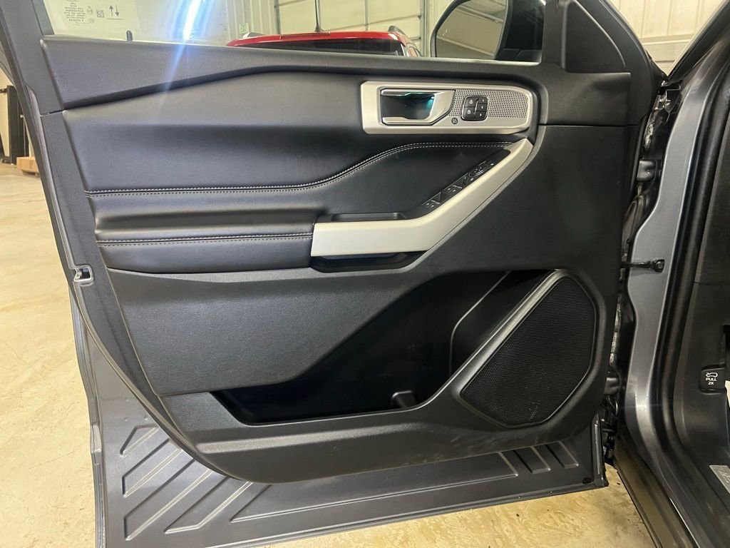 Certified 2021 Ford Explorer Limited w/ Equipment Group 301A image 33