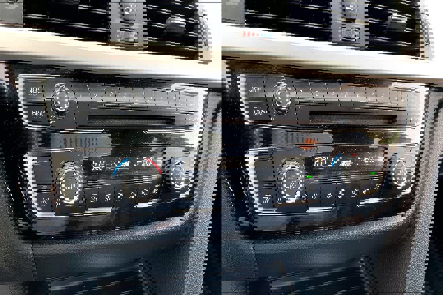 Used 2018 BMW 320i Sedan image 32