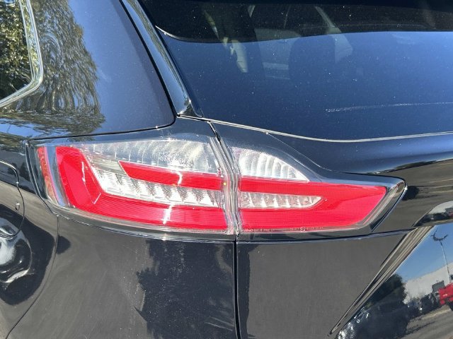Certified 2022 Ford Edge Titanium w/ Class II Trailer Tow Package AWD/4WD image 11